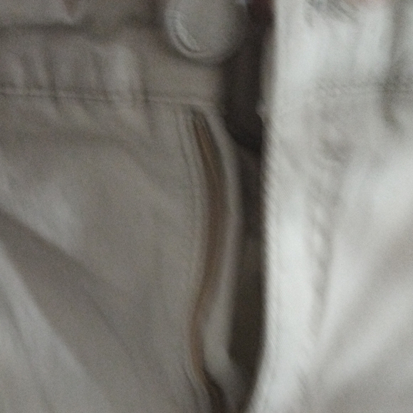 Bandolino Women's Light Beige Shorts - Picture 3 of 8